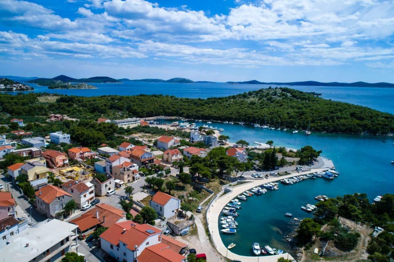 Apartmani Vinko Tribunj-Sovlje Tribalj Kültér fotó