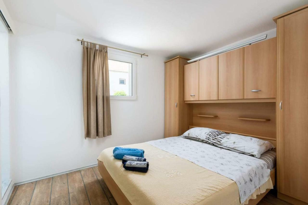 Apartmani Vinko Tribunj-Sovlje Tribalj Kültér fotó